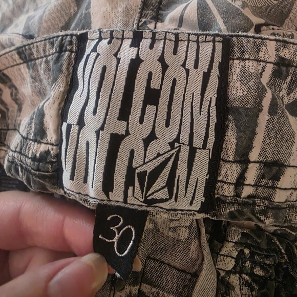 Volcom Monochrome Graphic Shorts - Picture 4 of 4